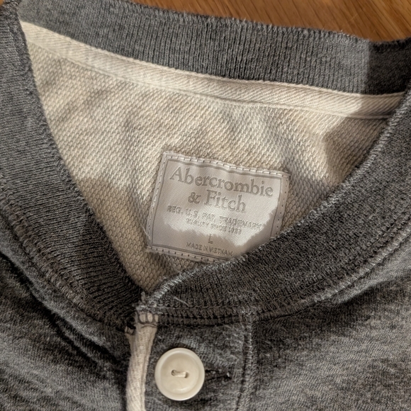 Abercrombie & Fitch Gray Long Sleeve Tee Classic Casual - Picture 3 of 4